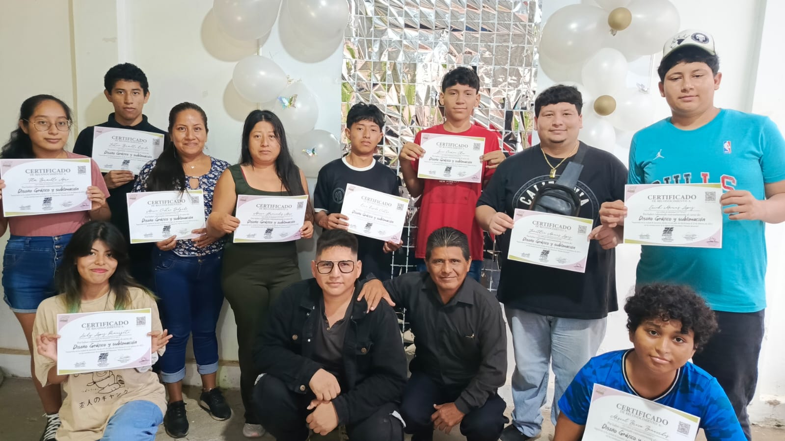 Foto de portada con todos los estudiantes